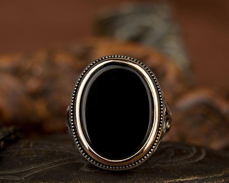 BLACK OVAL AGATE CARVED STAINLESS STEEL RING