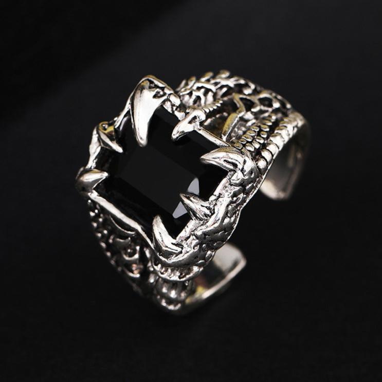 DOMINEERING DRAGON CLAW RING